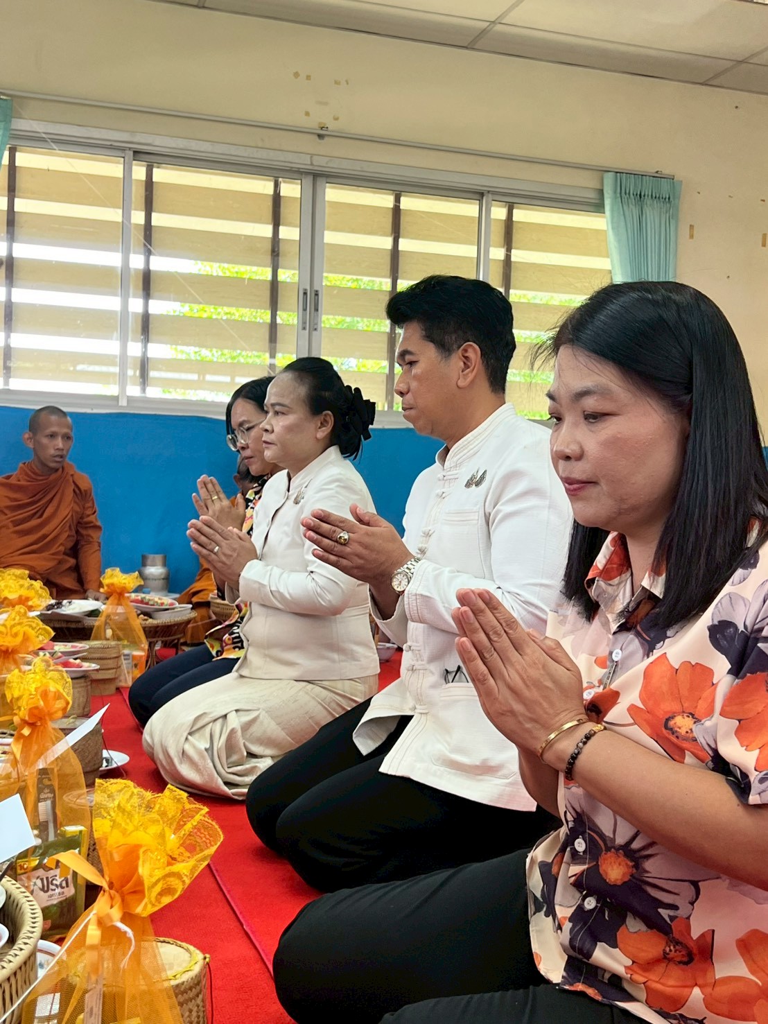 title - ส.ป.ก. ยโสธร จัดพิธีเจริญพระพุทธมนต์ทำบุญถวายภัตตาหารเพลแด่พระสงฆ์ พิธีสักการะศาลเจ้าที่และสิ่งศักดิ์สิทธิ์ประจำสำนักงาน เนื่องในเทศกาลวันขึ้นปีใหม่ไทย